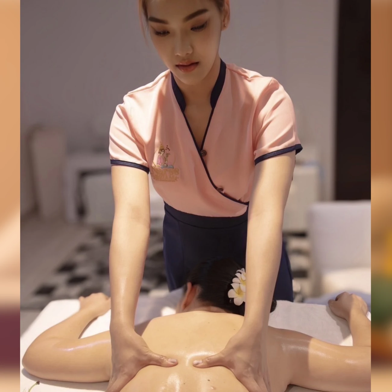 素坤逸站上门按摩